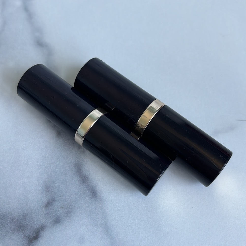 Set of Two Este Lauder Pure Color Lipsticks Rebellious Rose and Tumultuous Pink